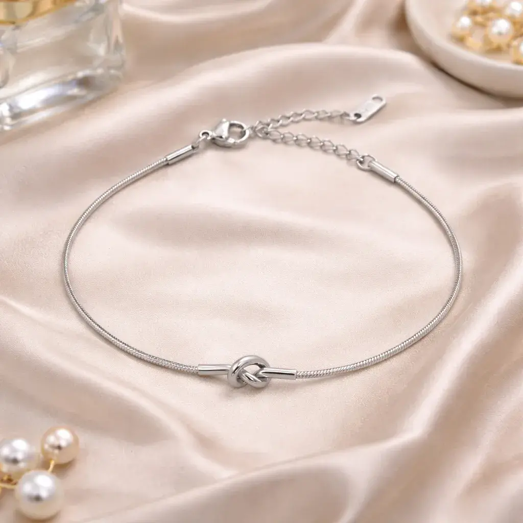 Pulsera Acero Plateado Cola de Rata Delgada con Nudo
