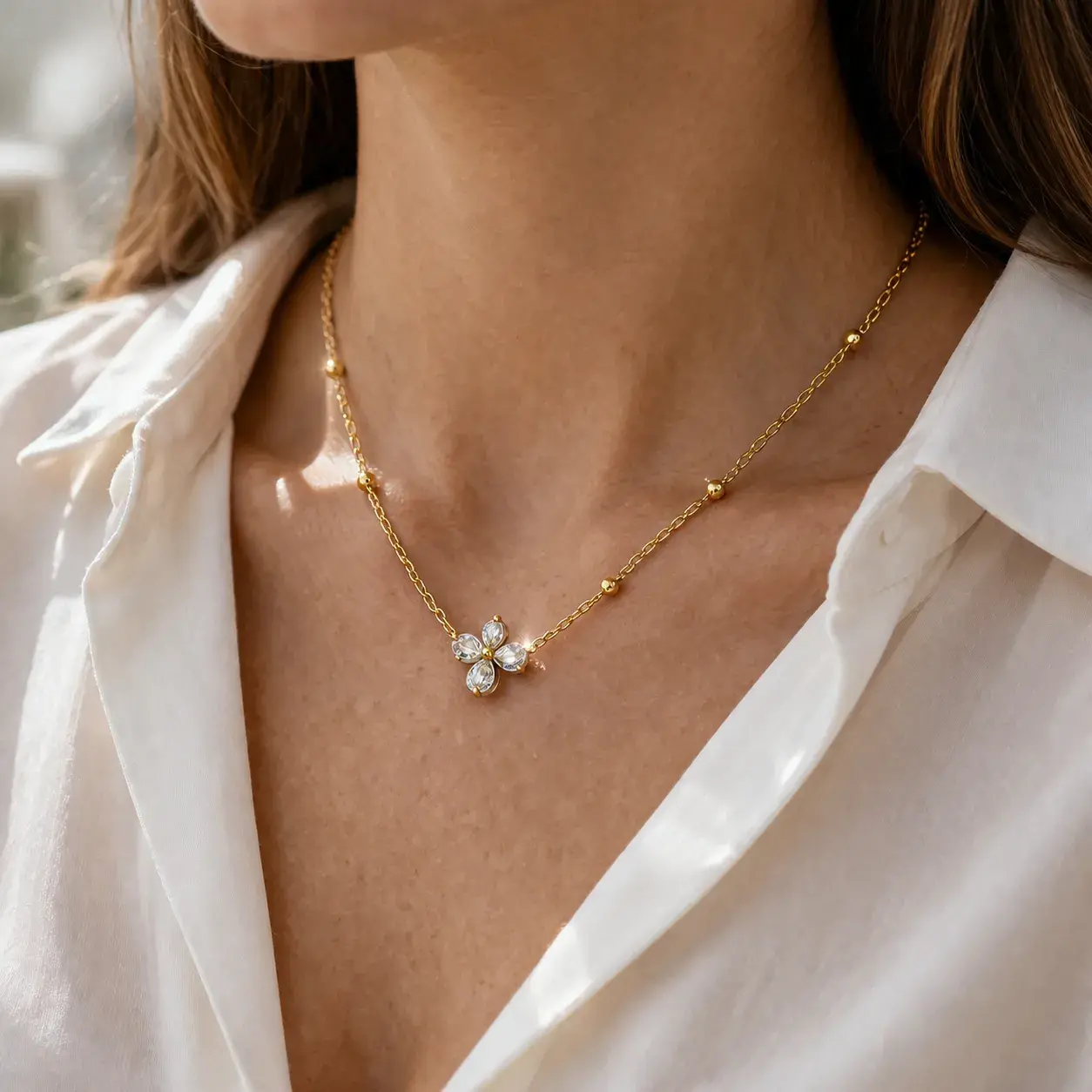 Collar Acero Dorado Flor Petalos Cristales Cadena Balines