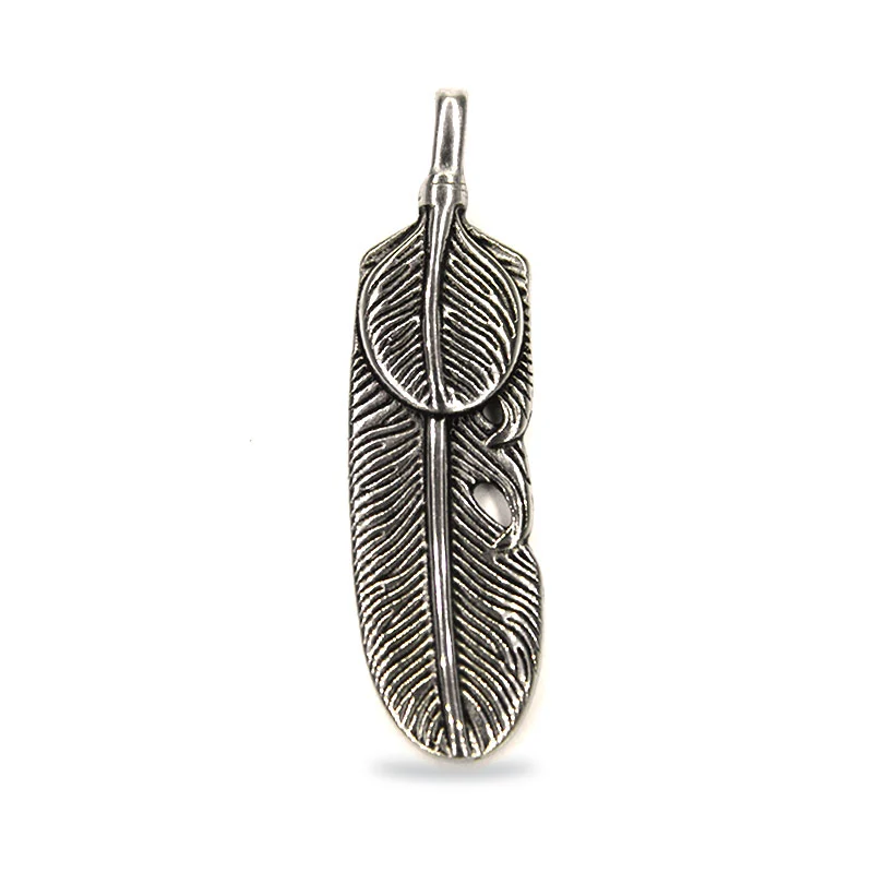 Dije Acero Pluma Ave Aventurera Diseño Realista