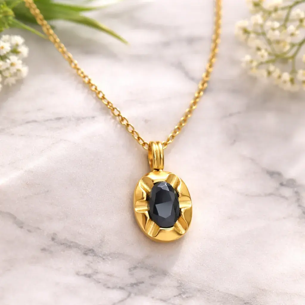 Collar Acero Dorado Zirconia Cubica Negra Oval Enmarcada