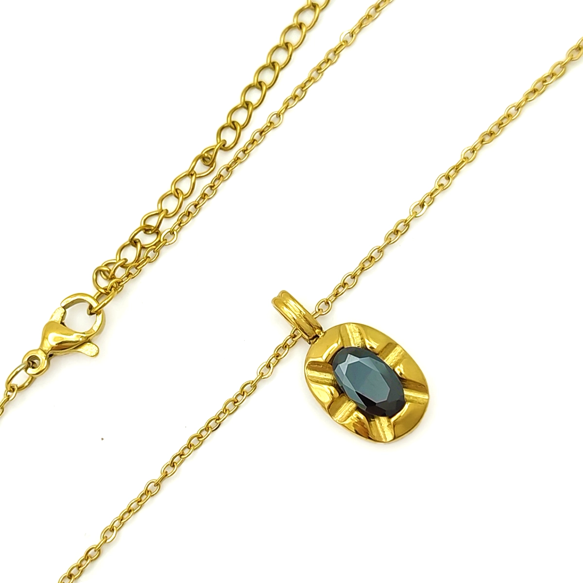 Collar Acero Dorado Zirconia Cubica Negra Oval Enmarcada