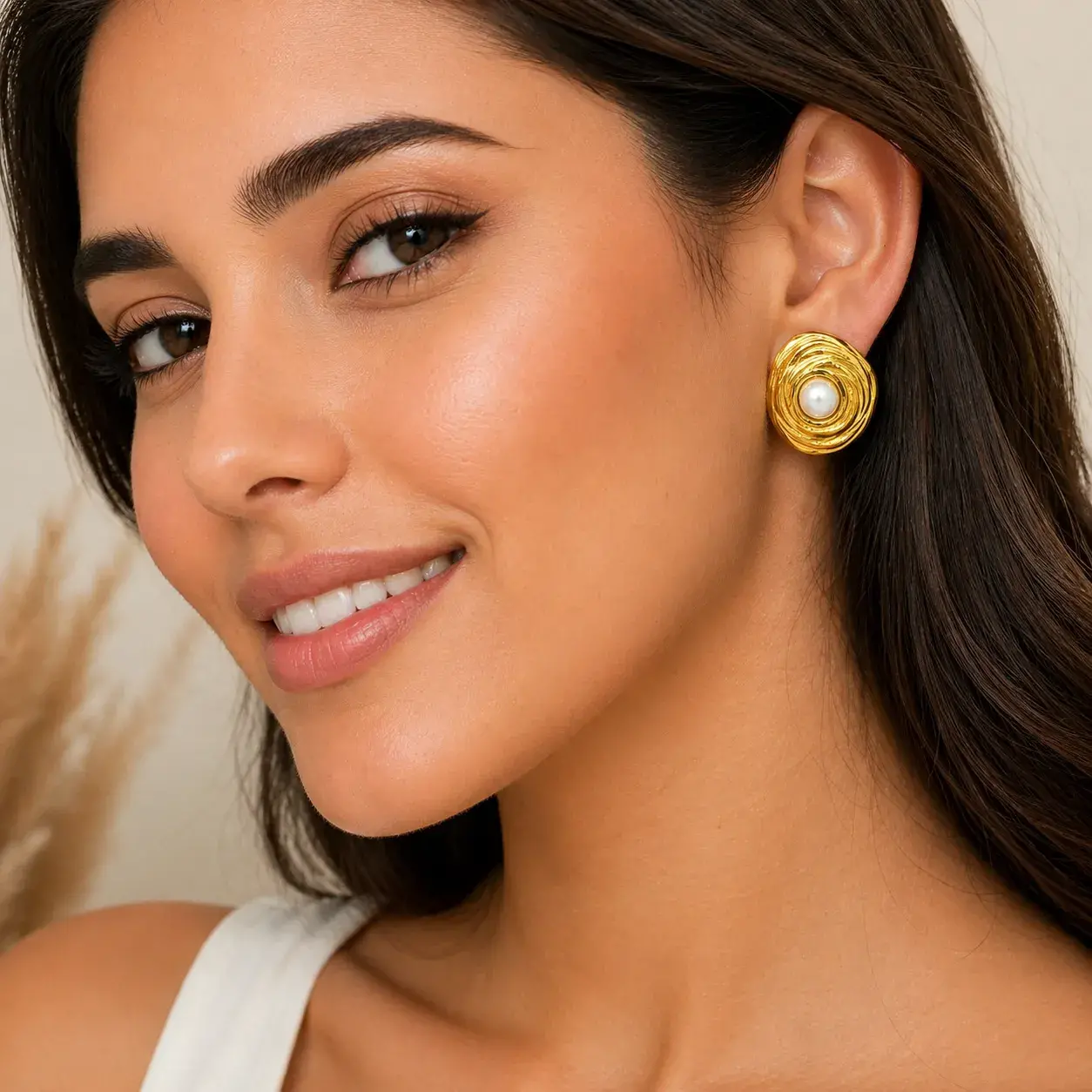 Aretes Acero Dorado Redondos Perla Enmarcada Surcos