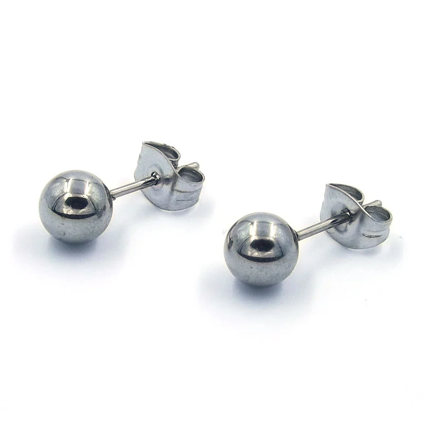 Aretes tipo Broquel Plateados Bola Sólida Mediana
